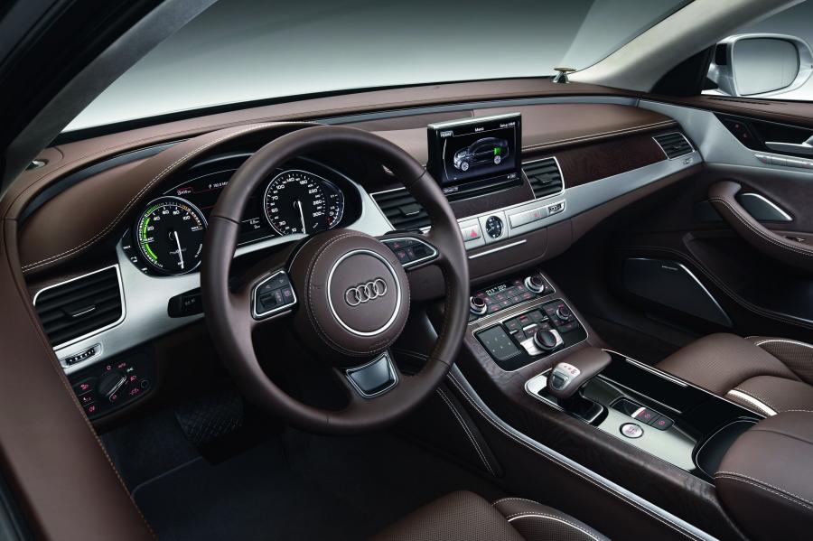 Торпедо Audi A8 Hybrid (D4) 2011 года  (WW) (фото 2 из 67)